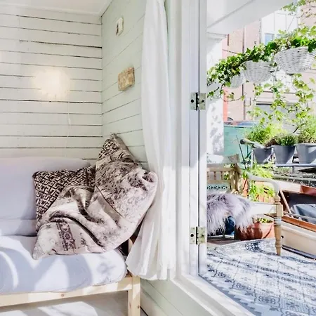 Houseboat Bonnie فندق مبيت وإفطار