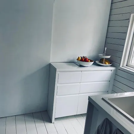 Houseboat Bonnie
