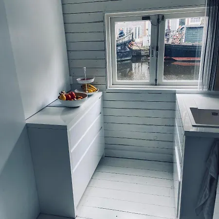 Bed & Breakfast Houseboat Bonnie *