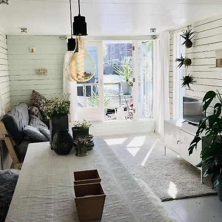 Houseboat Bonnie * Amsterdam